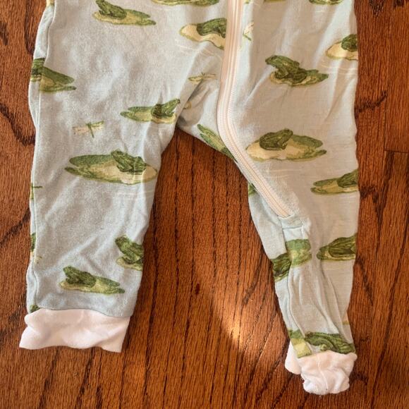 Milkbarn Leapfrog Bamboo Zipper Pajamas + Kerchief Bib MSRP $60 | 3-6 months - Picture 7 of 9